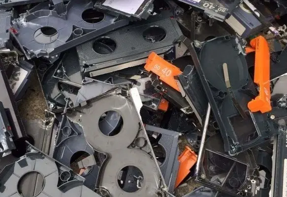 舊硬盤要怎么銷毀才安全？比火燒刀劃更有效的方法